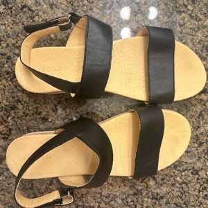 Nisolo black go to flat form size 10